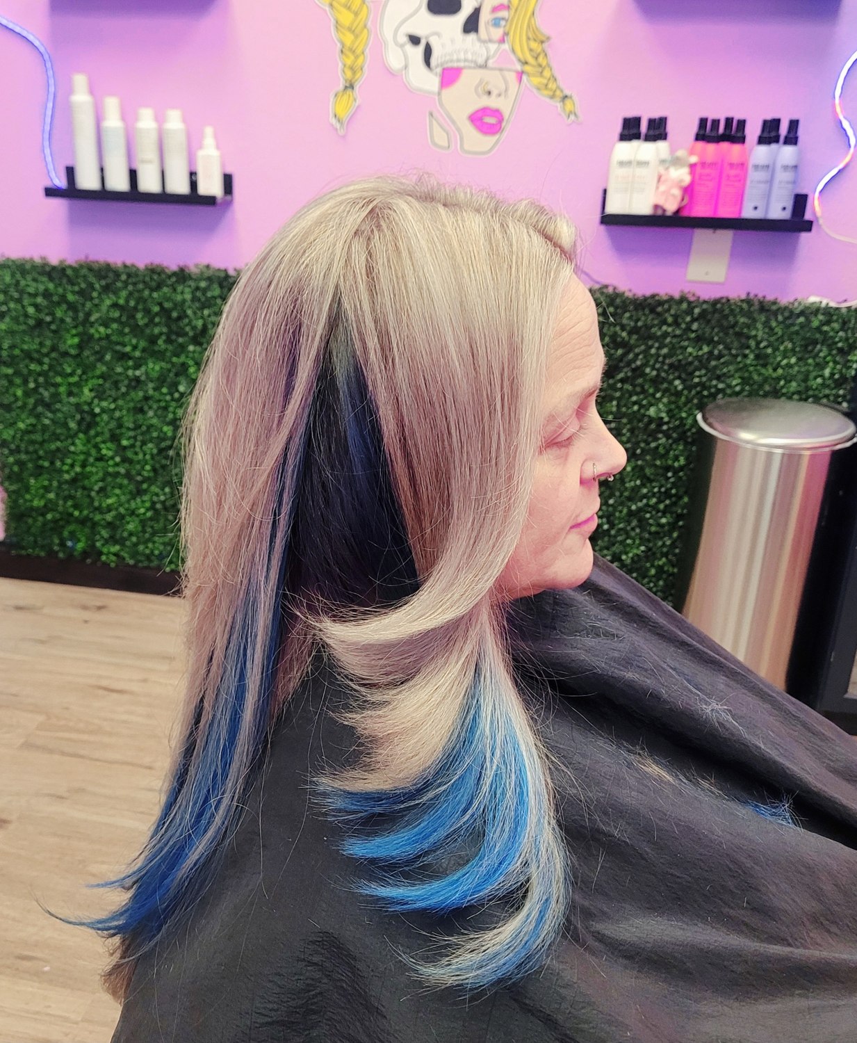 Blonde and blue color placement