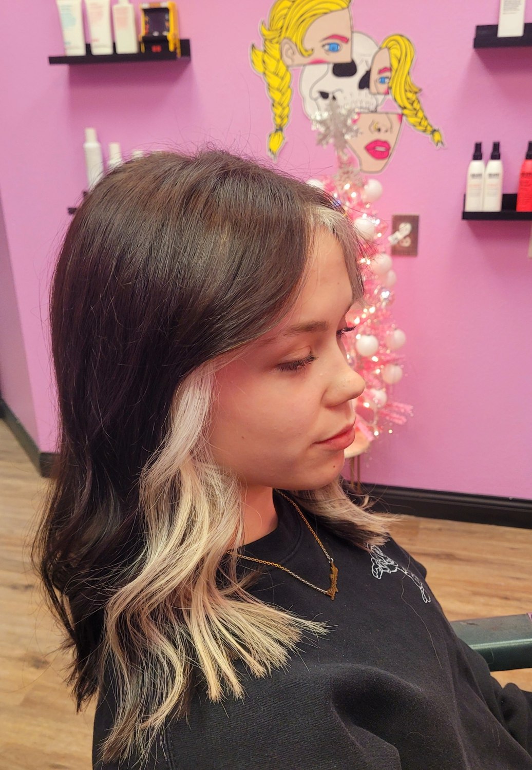Face-framing blonde color